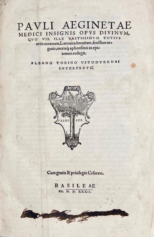 PAUL D'ÉGINE. Pauli Aeginetae Medici insignis opus divinum, quo vir ille vastissimum totius artis oceanum, Laconica brevitate, sensibus argutis, merisque aphorismis in epitonem redegit. Albano Torino Vitodurensi interprete. Basilae, Andreas Cratander et Johannes Bebel, 1532. In-4 de (24)-513-(3) pp. (pâles mouillures au cahier h et marginale sur les feuillets liminaires). CELSE. Celsi De Medicina libri octo.