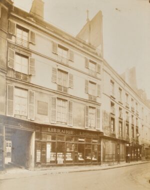 [Paris, rue de Seine, 6ème arrondissement. Photographies]. Librairie Lucien... - Bonnefoi Livres Anciens