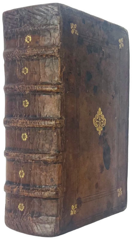 DU BELLAY (Martin et Guillaume). Les Mémoires de Mess. Martin du Bellay, Seigneur de Langey. Contenans le discours de plusieurs choses avenües au Royaume de France, depuis l'an 1513 jusqu'au trépas du Roi François premier, ausquels l'autheur a inséré trois livres et quelques fragmens des Ogdoades de Mess. Guillaume Du Bellay, seigneur de Langey son frère. Oeuvre mis nouvellement en lumière et présenté au Roi par Mess. René du Bellay, Chevalier de l'Ordre de sa Majesté, baron de la Lande, héritier d'icelui Mess. Martin du Bellay. – Image 2