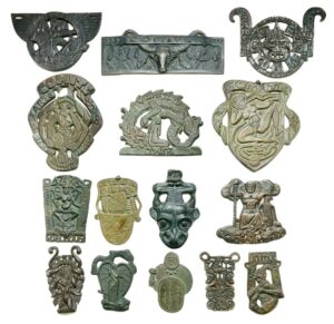 [Bal des Quat'z'Arts]. Collection de quinze plaques en bronze à patine brune réalisées par des artistes divers, certaines  avec le cachet d'Henri Rouard, fondeur à Paris, signées Honoré Sausse (1891-1936), Gogois, P. Lefebvre, Georges Muguet (1903-1988), etc.